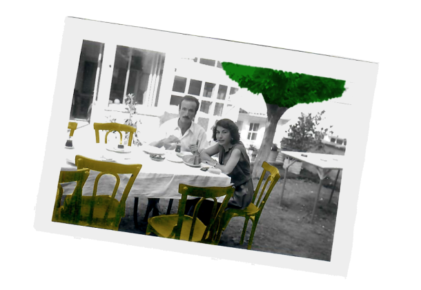 sofra başında oturan bir erkek ve kadın fotoğrafı