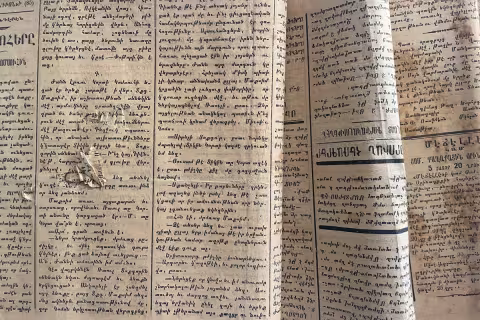 Süreli yayın arşivindeki dergilerden bir kısmını göründüğü fotoğraf