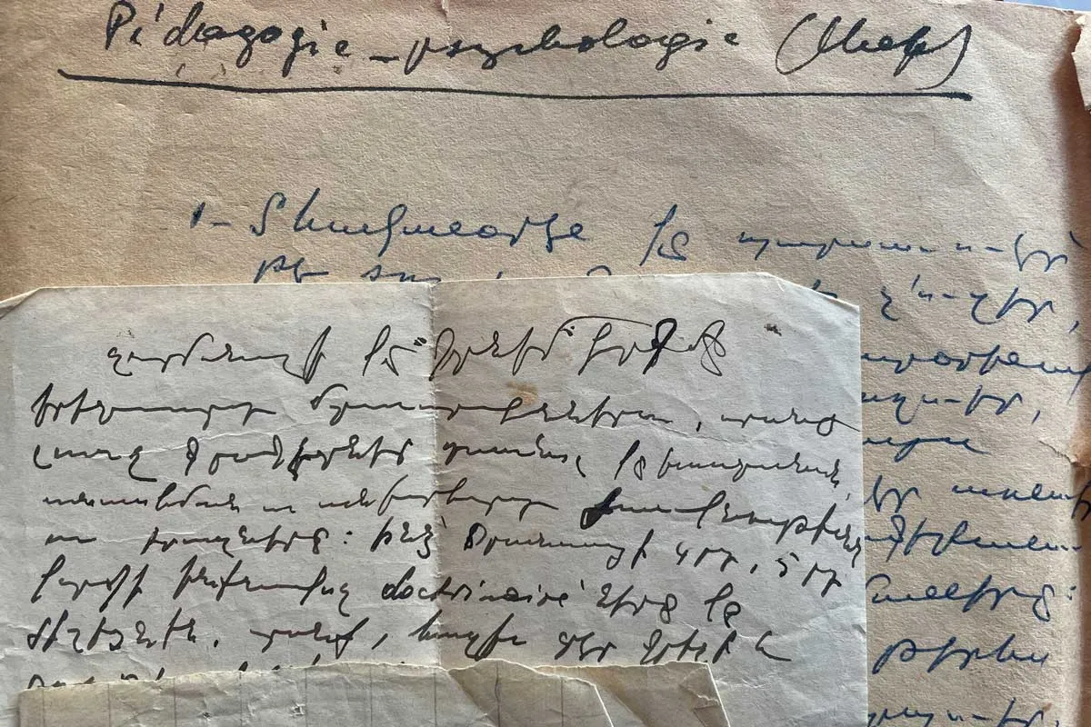 Biberyan'ın notlarının yer aldığı bir fotoğraf